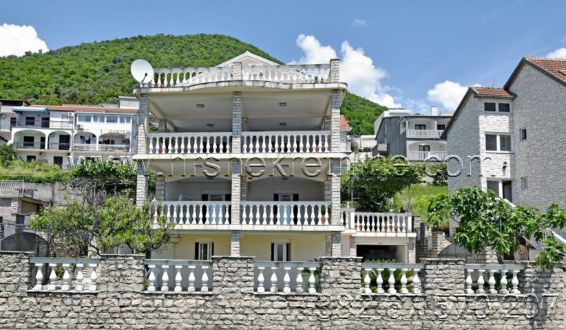 Prostrana kuća u blizini mora Herceg Novi