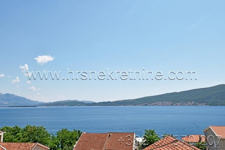 Prostrana kuća u blizini mora Herceg Novi