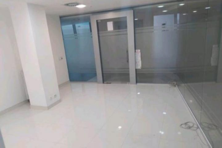 Prodaja poslovnog prostora 37m² u prestižnom kompleksu TQ Plaza – strogi centar Budve