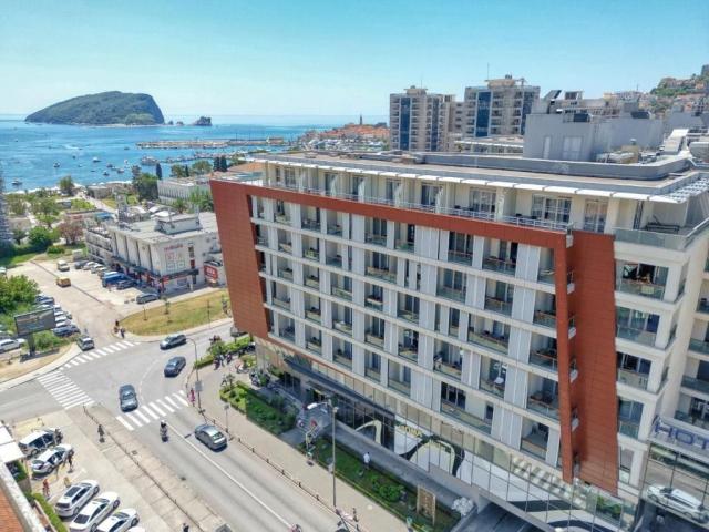 Prodaja poslovnog prostora 37m² u prestižnom kompleksu TQ Plaza – strogi centar Budve