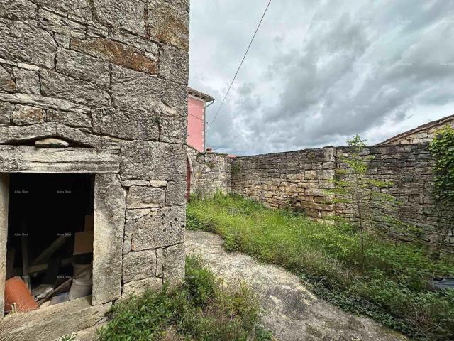 Haus Zu verkaufen sind zwei alte Steinhäuser in der Nähe der Stadt Poreč.