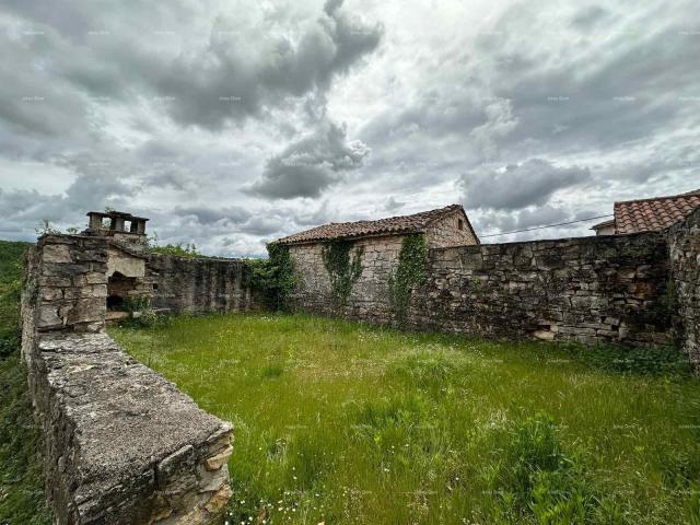 Haus Zu verkaufen sind zwei alte Steinhäuser in der Nähe der Stadt Poreč.