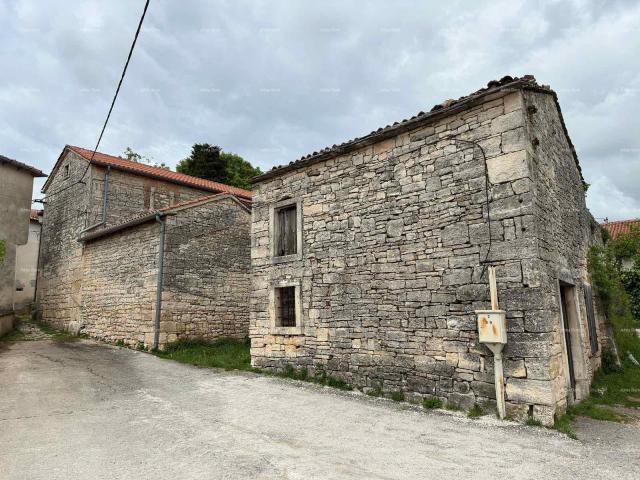 Haus Zu verkaufen sind zwei alte Steinhäuser in der Nähe der Stadt Poreč.
