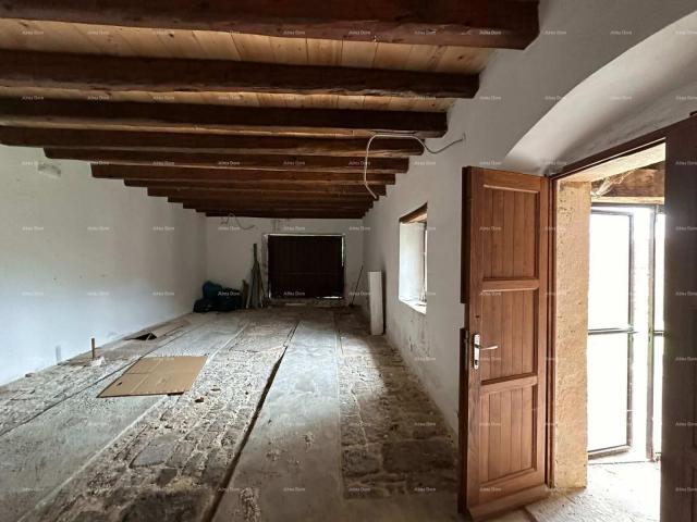 Haus Zu verkaufen sind zwei alte Steinhäuser in der Nähe der Stadt Poreč.