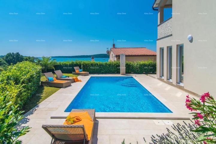 House Pomer. Detached house with pool!