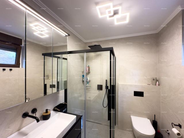 Wohnung Wir verkaufen eine komplett renovierte Wohnung in Duga Uvala!