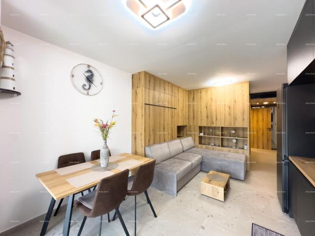 Wohnung Wir verkaufen eine komplett renovierte Wohnung in Duga Uvala!