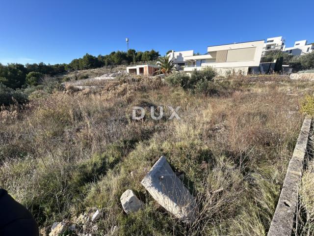 ŠIBENIK, VODICE – Atraktivno zemljište s pogledom na more
