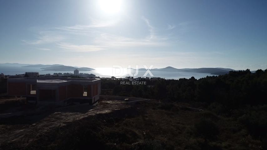 ŠIBENIK, VODICE – Atraktivno zemljište s pogledom na more