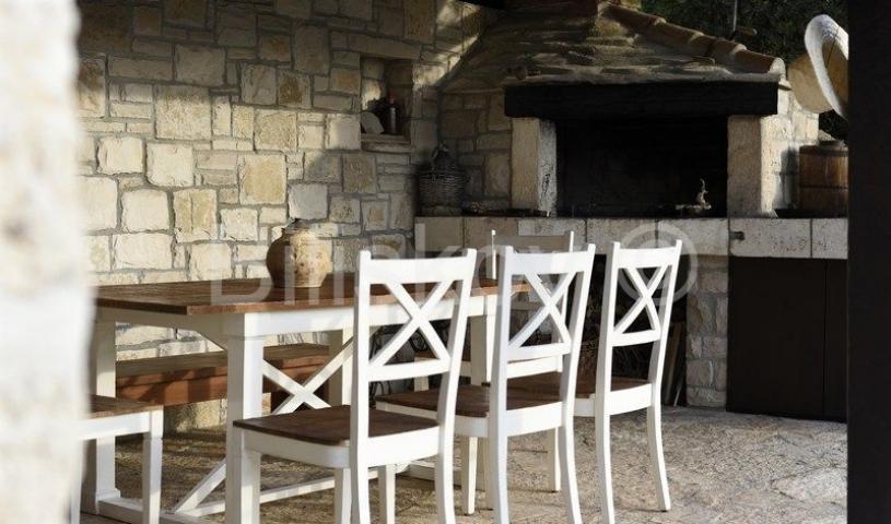 Brač, Dol, prodaja samostojeća kuća, bazen