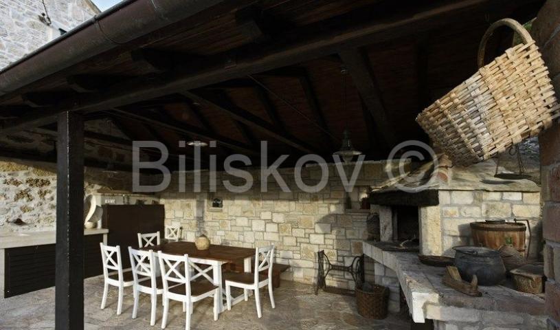 Brač, Dol, prodaja samostojeća kuća, bazen