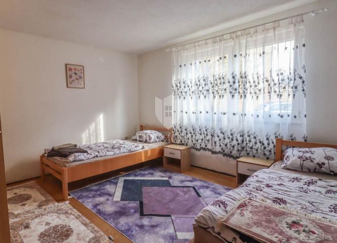 Pula, okolica, obiteljska kuća sa dva stana