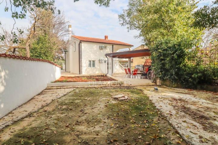 Pula, okolica, obiteljska kuća sa dva stana