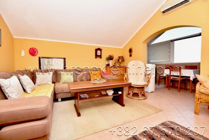 Jednosoban dupleks stan u Baošićima