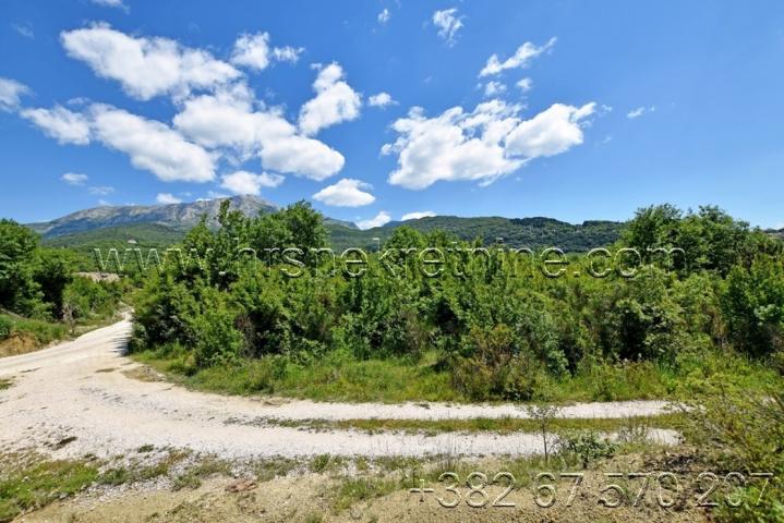 Zemljište sa dva kolska prilaza Ratiševina Herceg Novi