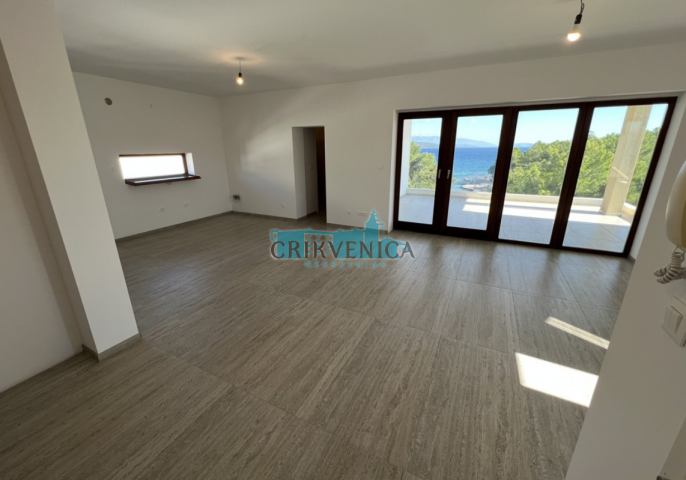 Otok Krk, grad Krk apartman na 1. katu, prvi red do mora 