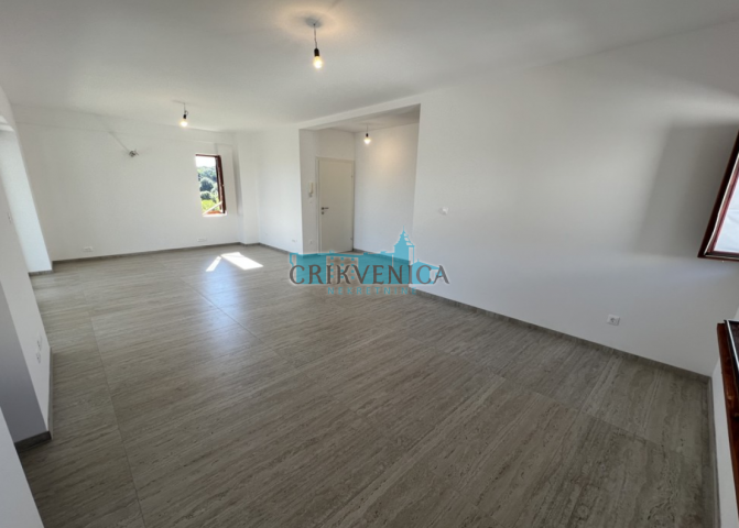 Otok Krk, grad Krk apartman na 1. katu, prvi red do mora 