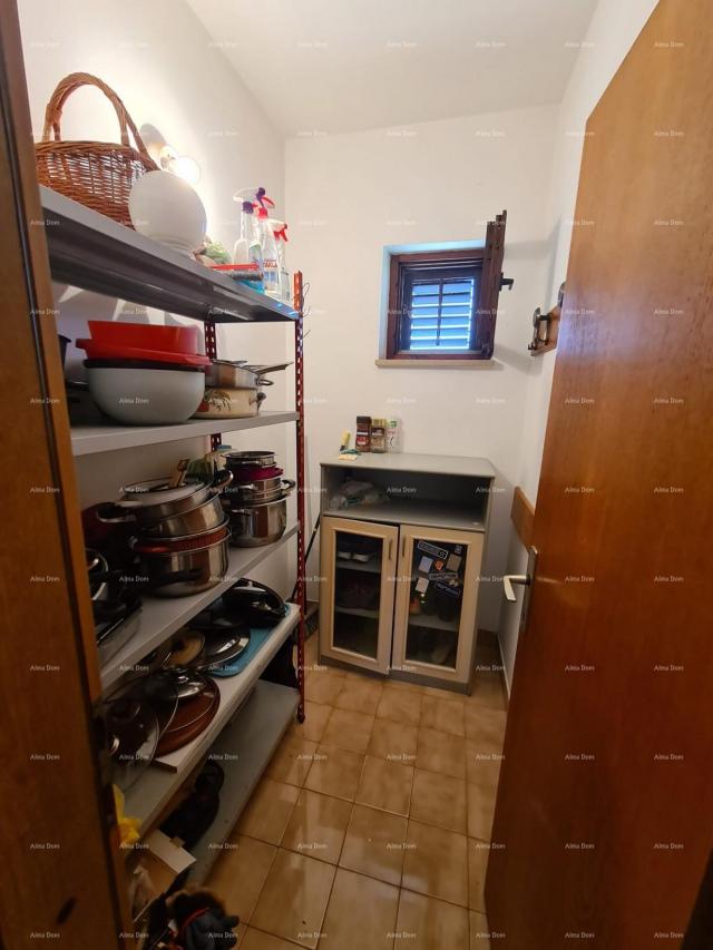 Kuća Prodaja kuće s dvije stambene jedinice, pomoćnim objektom i garažom, Ližnjan!