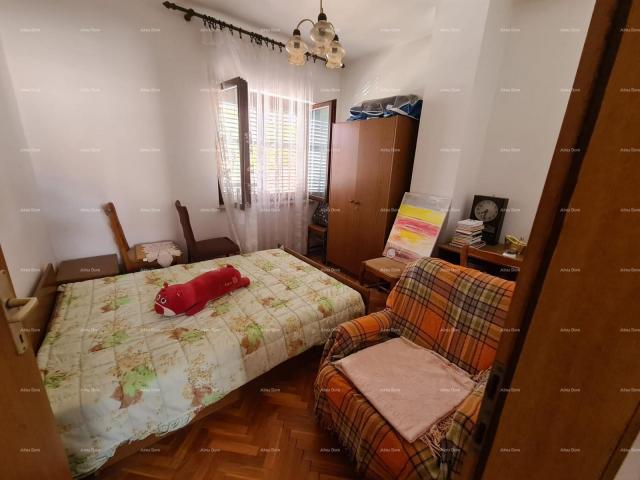 Kuća Prodaja kuće s dvije stambene jedinice, pomoćnim objektom i garažom, Ližnjan!