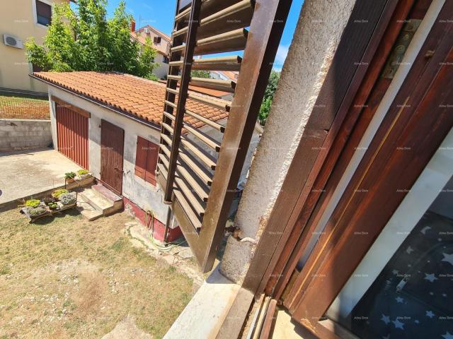 Kuća Prodaja kuće s dvije stambene jedinice, pomoćnim objektom i garažom, Ližnjan!