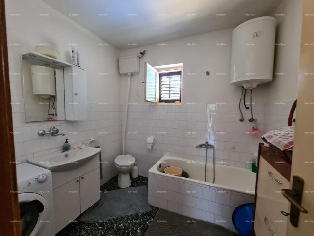 Kuća Prodaja kuće s dvije stambene jedinice, pomoćnim objektom i garažom, Ližnjan!
