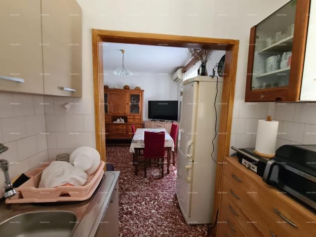 Kuća Prodaja kuće s dvije stambene jedinice, pomoćnim objektom i garažom, Ližnjan!