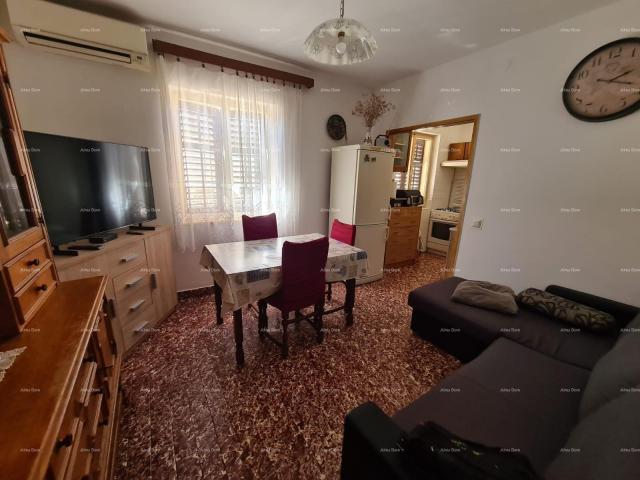 Kuća Prodaja kuće s dvije stambene jedinice, pomoćnim objektom i garažom, Ližnjan!