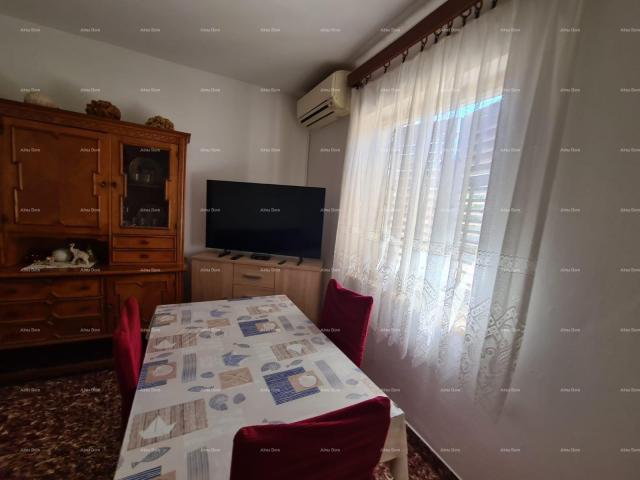 Kuća Prodaja kuće s dvije stambene jedinice, pomoćnim objektom i garažom, Ližnjan!