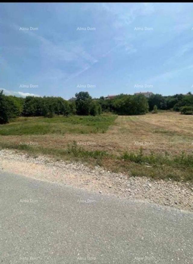 Građevinsko zemljište Prodaje se građevinsko zemljište, 1.062 m²,  u okolici Sv. Lovreča