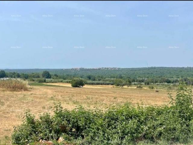 Građevinsko zemljište Prodaje se građevinsko zemljište, 1.062 m²,  u okolici Sv. Lovreča