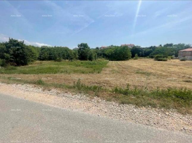 Građevinsko zemljište Prodaje se građevinsko zemljište, 1.062 m²,  u okolici Sv. Lovreča