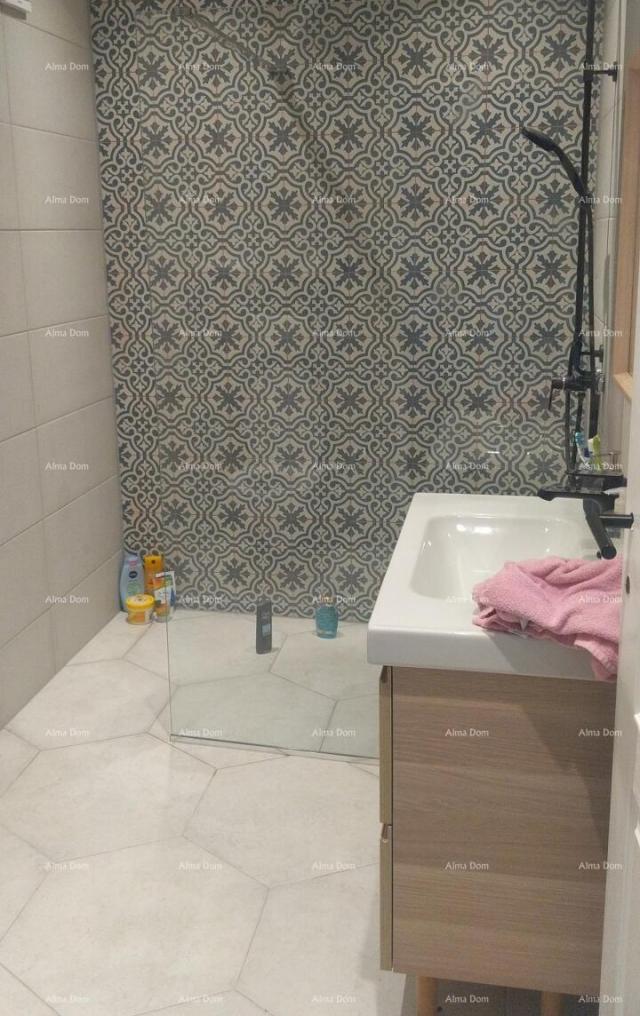 Kuća Prekrasna renovirana kuća s  pogledom i poslovnim prostorom