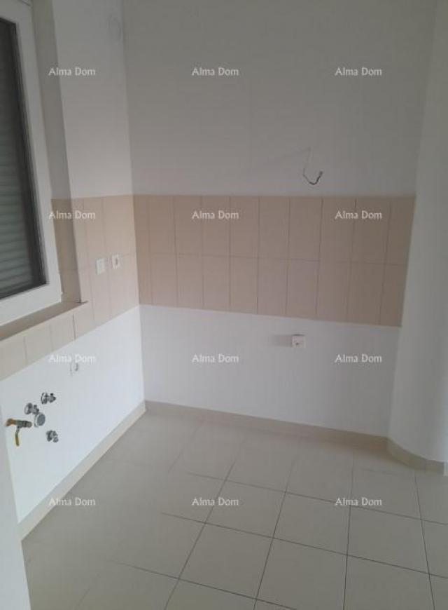 Stan Top lokacija! Prodaja stana s garažnim parkirnim mjestom u neposrednoj blizini centra grada, Pu