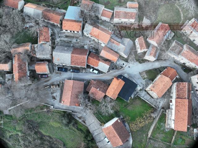 Imotski Berinovac dvije kuće 134 m2 + dvorište