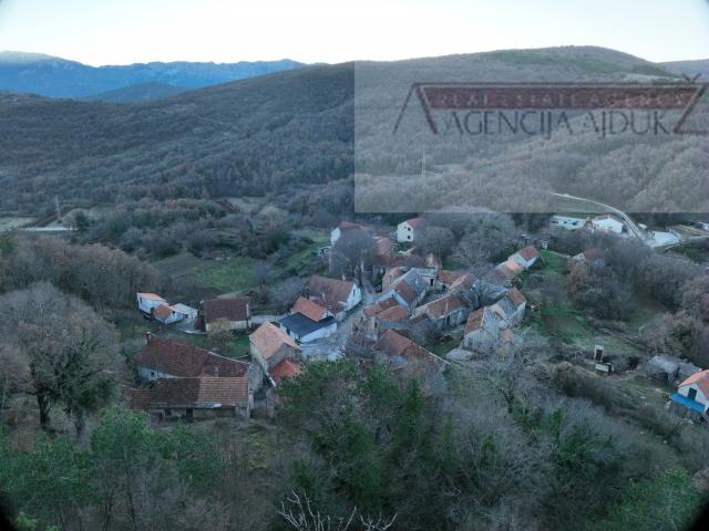 Imotski Berinovac dvije kuće 134 m2 + dvorište