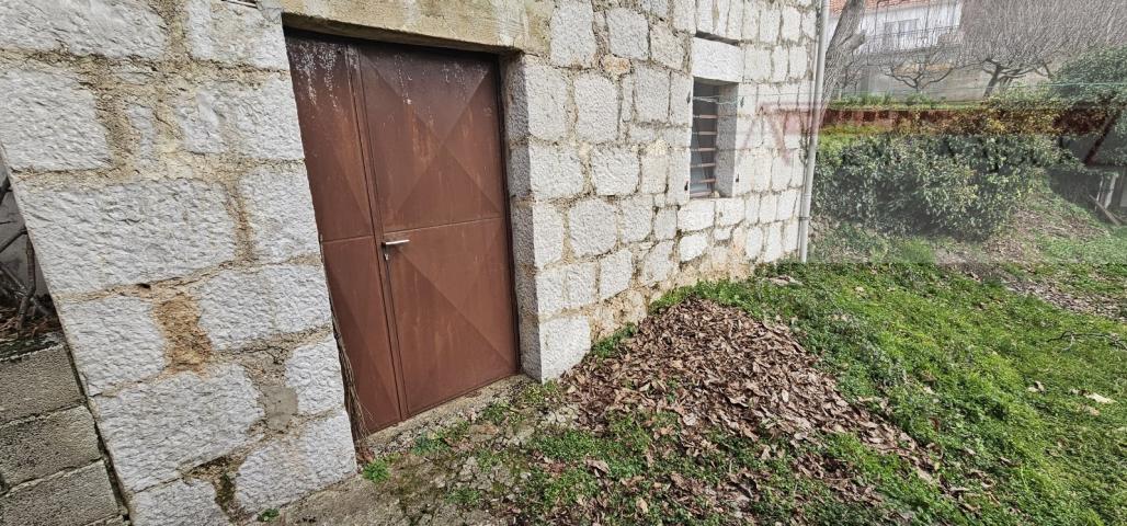 Imotski Berinovac dvije kuće 134 m2 + dvorište