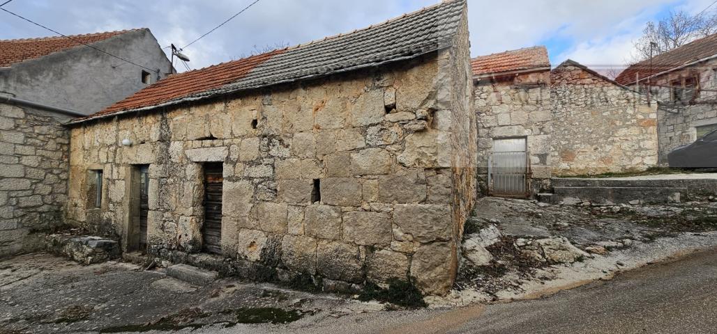Imotski Berinovac dvije kuće 134 m2 + dvorište