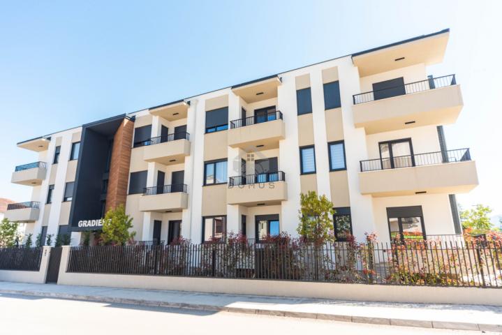 Dvosoban stan 65m2 + parking, Zabjelo - Podgorica