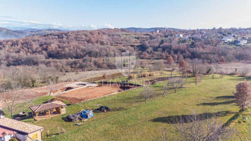 Motovun, okolica, građevinsko zemljište za Vaš dom!