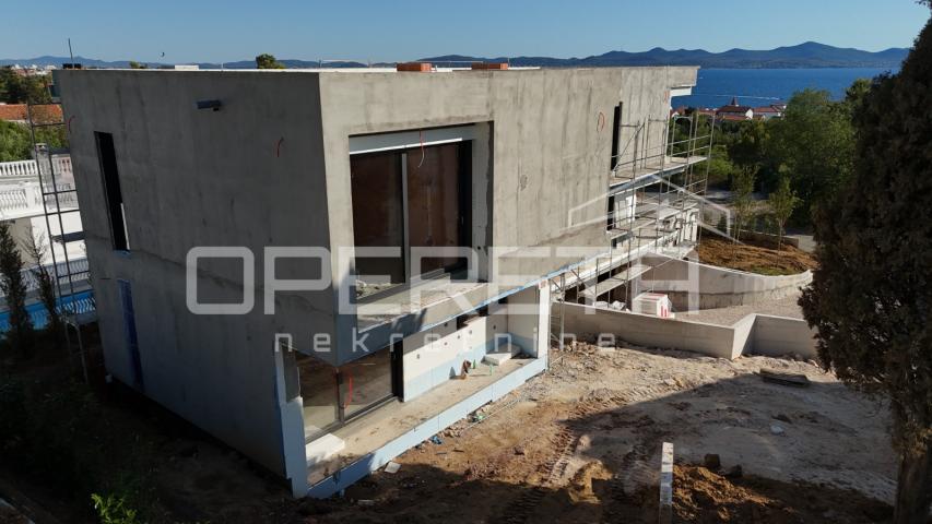 ZADAR - Luksuzna vila s bazenom i pogledom na more u Diklu