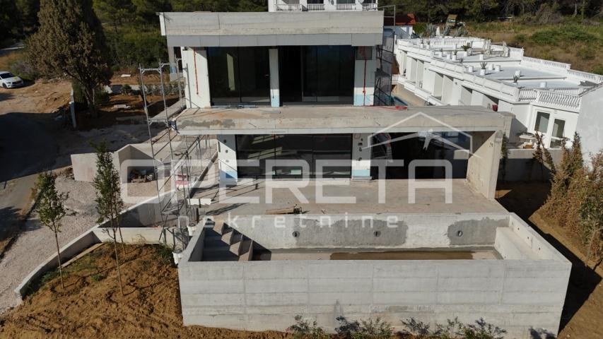 ZADAR - Luksuzna vila s bazenom i pogledom na more u Diklu