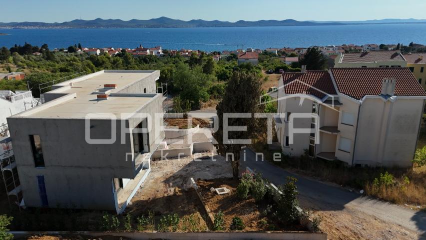 ZADAR - Luksuzna vila s bazenom i pogledom na more u Diklu