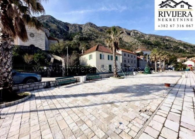 Na prodaju kamena kuca Muo Kotor