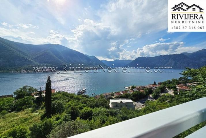 Izvanredan dvosoban stan s pogledom na zaliv Dobrota  Kotor