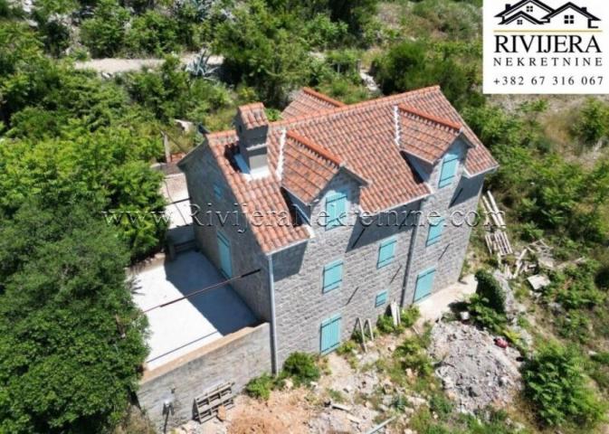 Na prodaju rekonstruisana kamena kuca Zagora Kotor