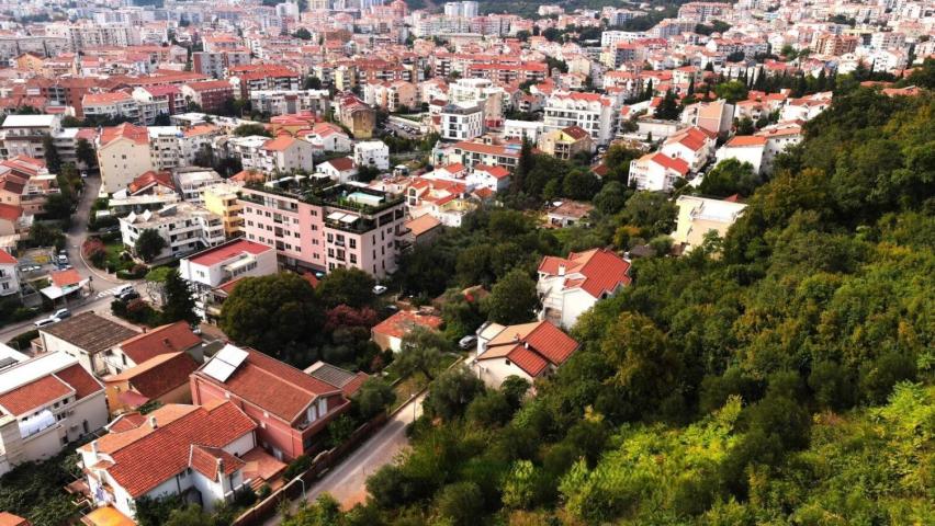 Ekskluzivno! Urbanizovan plac 1967 m² u Budvi – Fantastična lokacija!