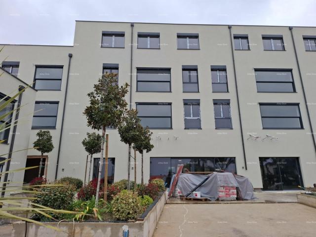 Stan Prodaja stanova u novom poslovno - stambenom projektu, Poreč, C302-zgrada C