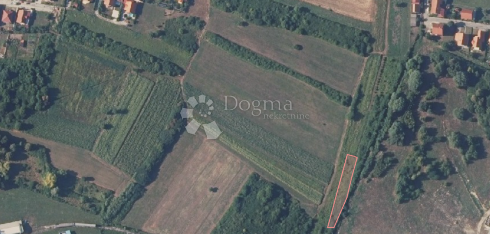 Trnava - poljoprivredno zemljište 1165m2