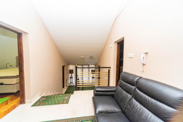 Kuća 380m2 + parking, Gorica C - Podgorica