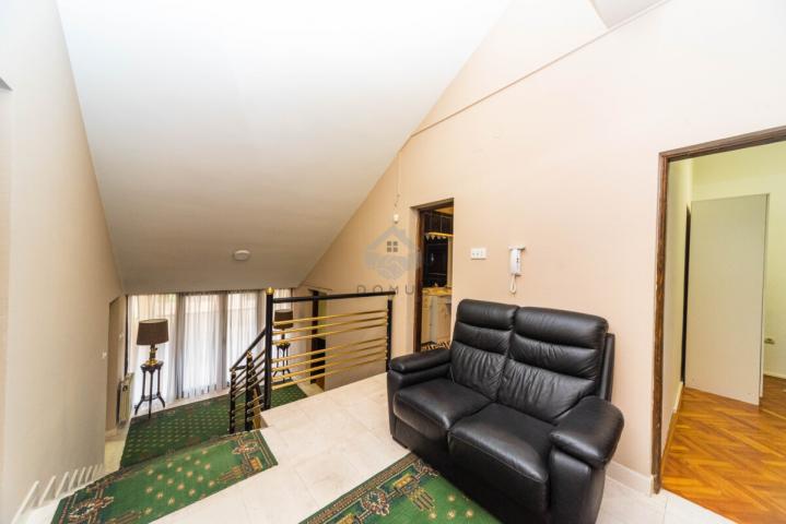 Kuća 380m2 + parking, Gorica C - Podgorica